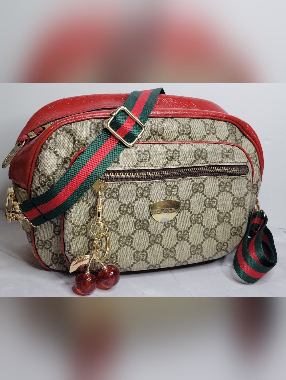 GUARANTEED AUTHENTIC/VINTAGE 1970s GUCCI, CROSSBODY 10" X 7" X 3"